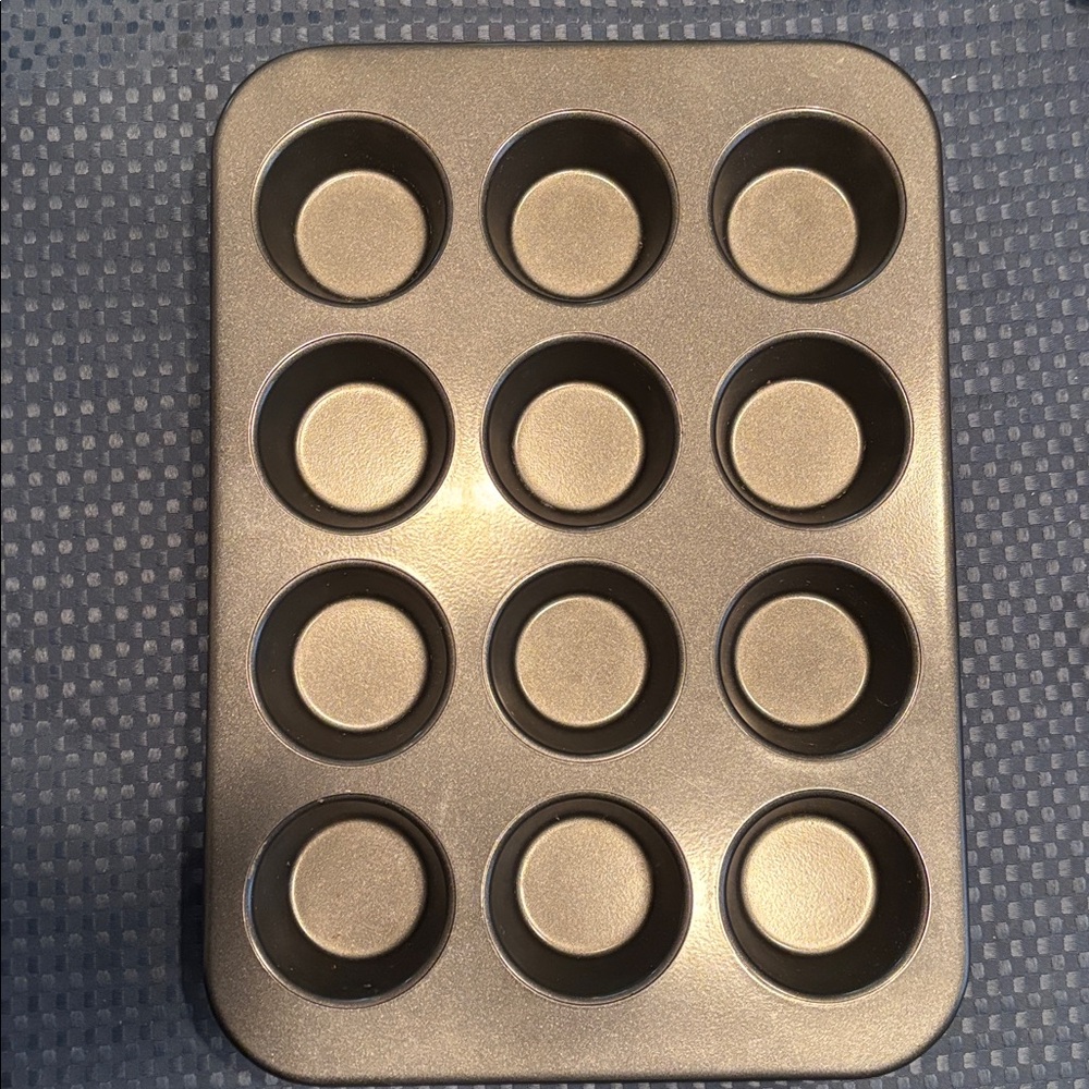 Non-stick Metallic Muffin Pan